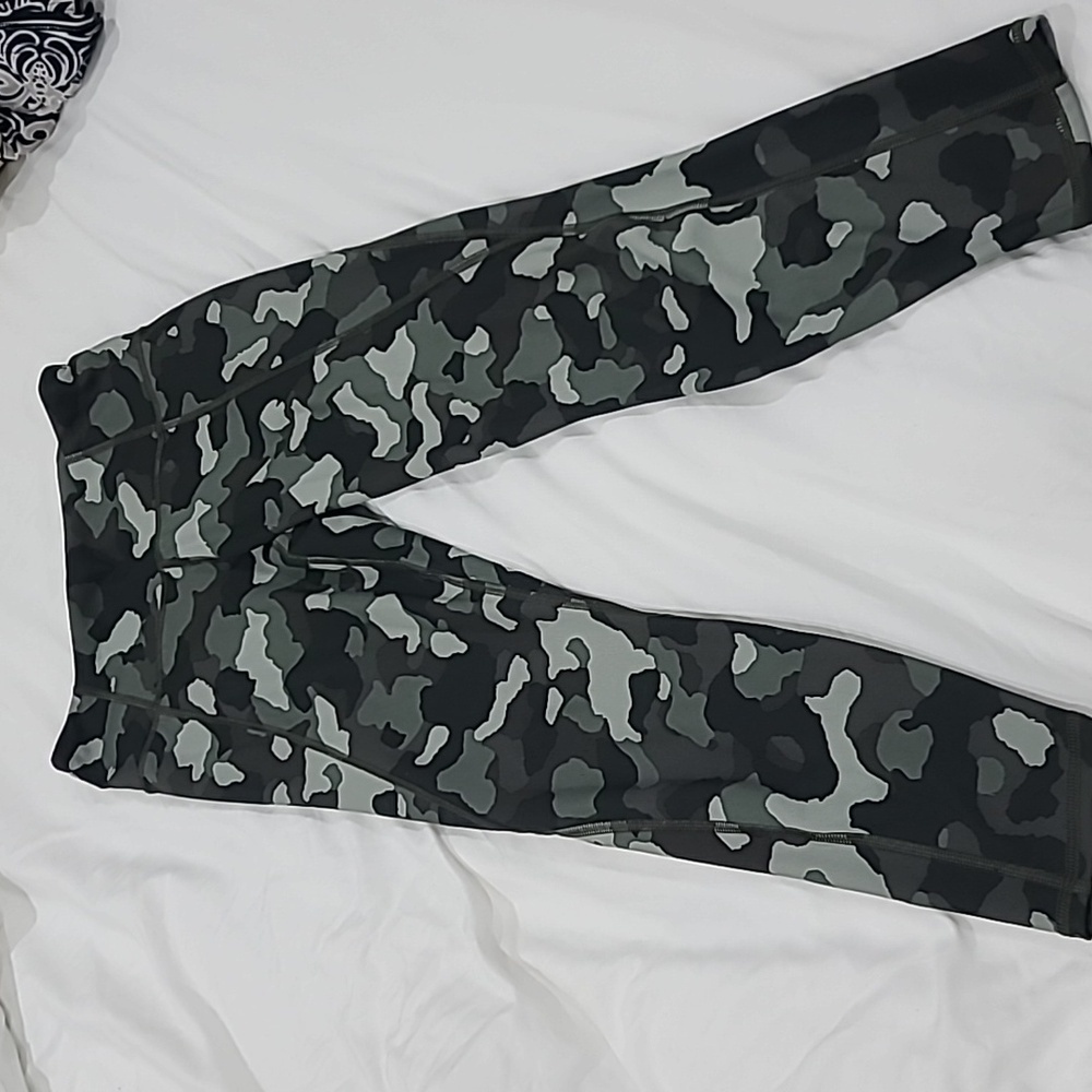 Athleta Lightning Camo 7/8 Tights Leggings